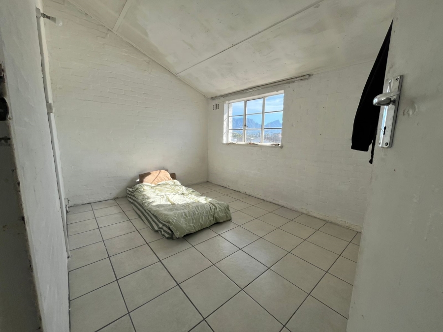 5 Bedroom Property for Sale in Grassy Park Western Cape